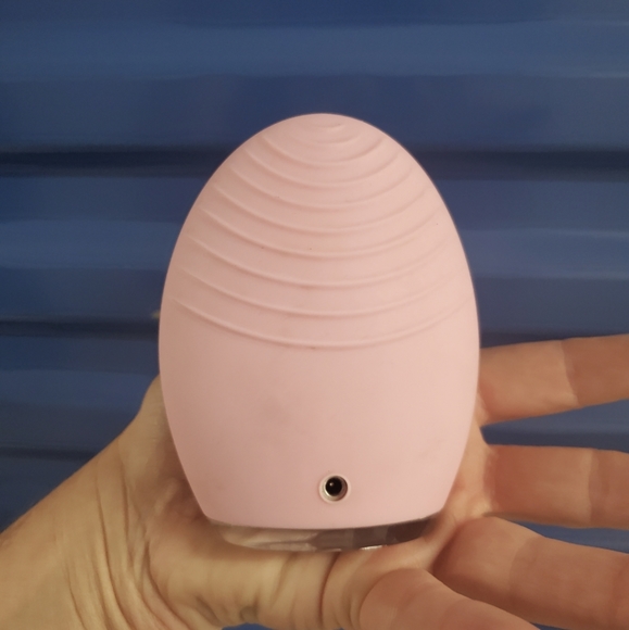 New FOREO LUNA 2 Personalised Facial Cleansing Brush & Anti-Ageing Device. - Picture 3 of 8